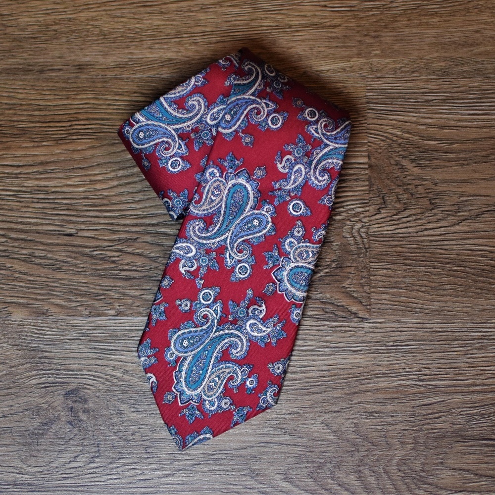 CHRISTIAN DIOR Italian Silk Red Paisley Tie